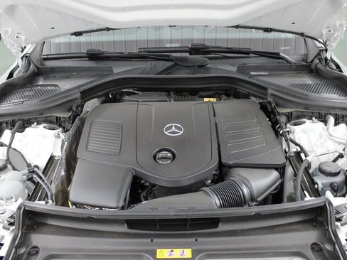 Used 2025 Mercedes-Benz GLC 300 4MATIC image 26