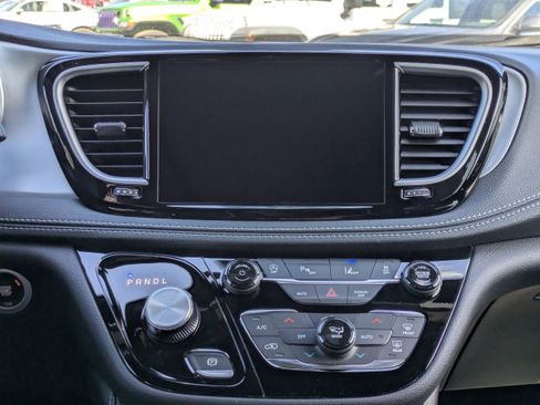 New 2026 Chrysler Pacifica Limited FWD image 16