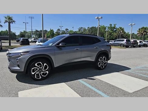 Used 2025 Chevrolet Trax RS w/ Driver Confidence Package image 23