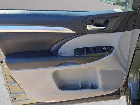 Used 2017 Toyota Highlander XLE image 10
