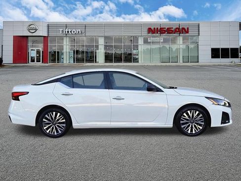 Certified 2025 Nissan Altima 2.5 SV FWD image 3