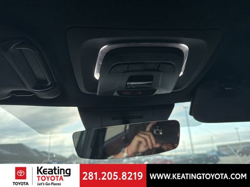 Used 2024 Toyota Corolla Cross AWD Hybrid image 22