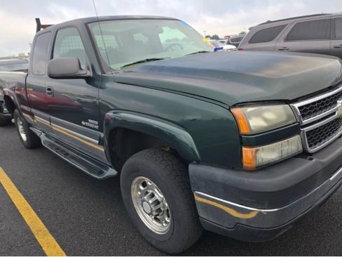 Used 2006 Chevrolet Silverado 2500 LT w/ Heavy-Duty Power Package AWD/4WD image 1