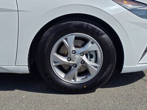 Used 2021 Hyundai Elantra SE FWD image 8