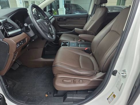Certified 2025 Honda Odyssey Touring image 9