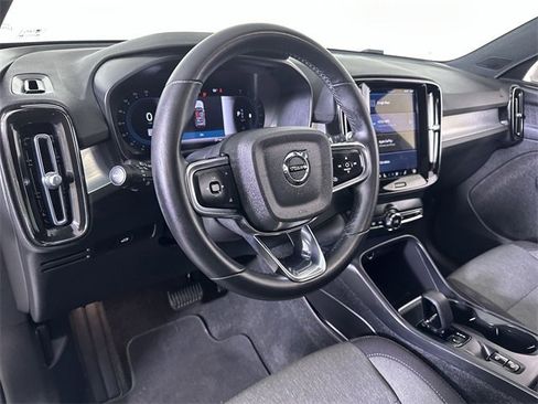 Used 2023 Volvo XC40 B5 Core image 10