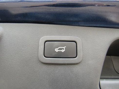 Used 2022 Jaguar E-PACE SE image 26