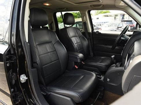 Used 2016 Jeep Patriot High Altitude image 17