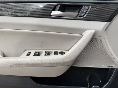 Used 2018 Hyundai Sonata Limited w/ Limited Ultimate Package 03 FWD image 9