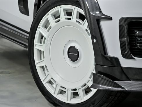 Used 2024 Land Rover Range Rover SE AWD/4WD image 4