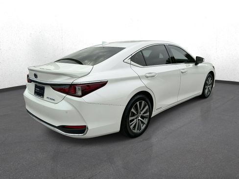 Certified 2020 Lexus ES 300h ES 300h Sedan image 3