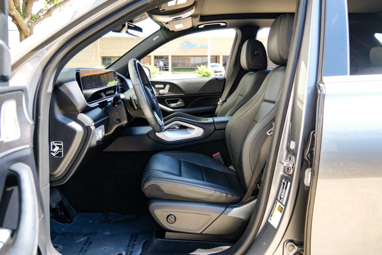 Used 2023 Mercedes-Benz GLE 350 w/ Premium Package image 3