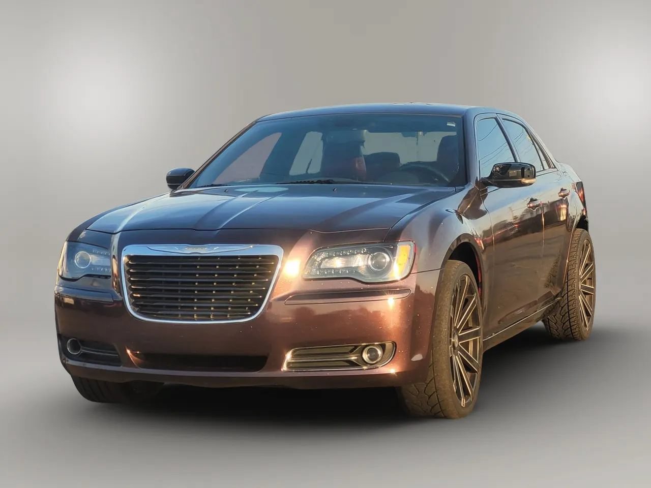 Used 2013 Chrysler 300 S RWD image 2