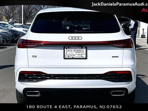 Used 2025 Audi Q5 Premium w/ Convenience Package image 4