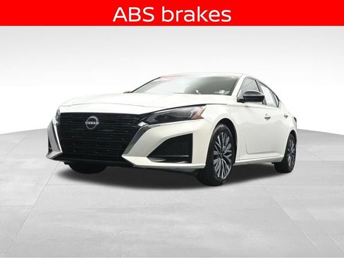 Used 2025 Nissan Altima 2.5 SV FWD image 27