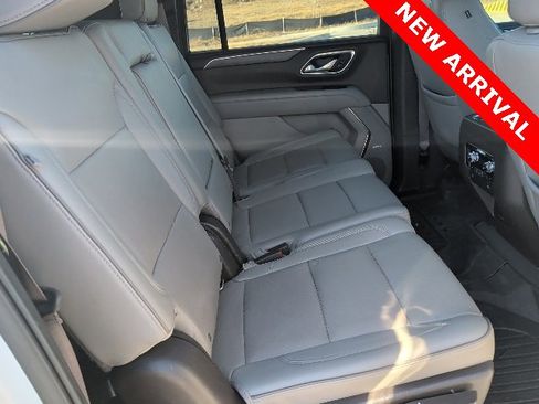 Used 2022 GMC Yukon XL SLT w/ SLT Luxury Package image 12
