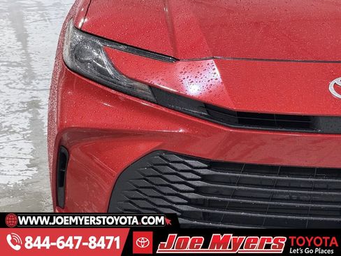 Used 2025 Toyota Camry LE image 5