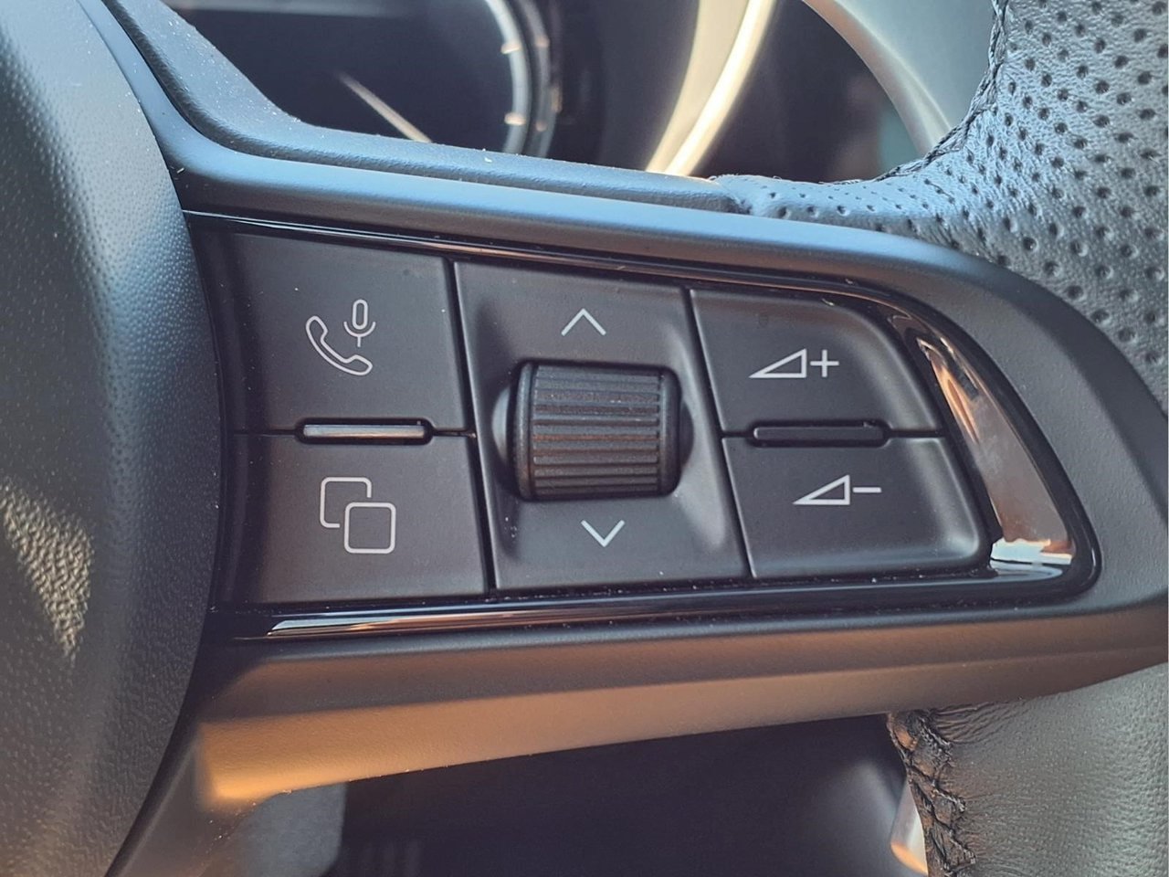 Used 2025 Alfa Romeo Giulia AWD w/ Driving Assist Package image 20