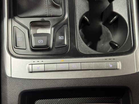 Used 2025 Kia Carnival FWD image 35