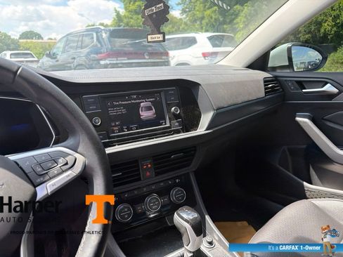 Used 2024 Volkswagen Jetta SE FWD image 15
