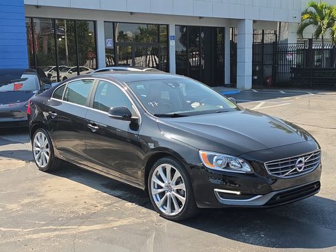 Used 2018 Volvo S60 T5 Inscription FWD image 2