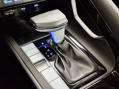 Certified 2023 Hyundai Elantra Limited FWD image 21
