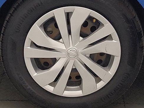 Used 2020 Nissan Versa S FWD image 31