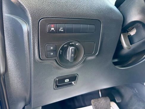 Used 2022 Mercedes-Benz Metris Passenger image 12