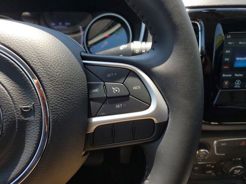 Used 2019 Jeep Compass Latitude FWD image 21