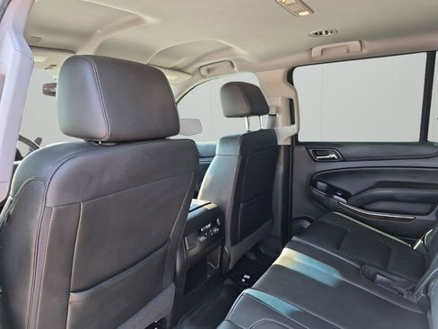 Used 2019 Chevrolet Suburban LT w/ Luxury Package image 18