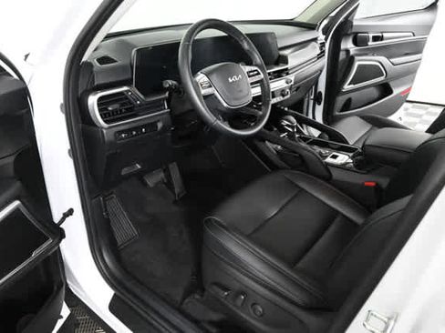 Used 2024 Kia Telluride S image 18