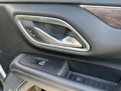 Used 2022 Chevrolet Tahoe Z71 w/ Luxury Package image 5