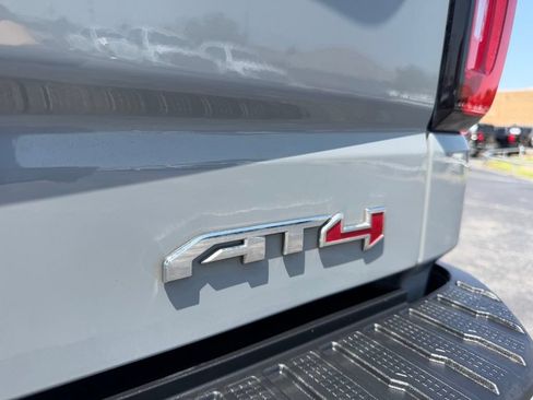 Used 2024 GMC Sierra 1500 AT4 w/ Technology Package AWD/4WD image 11