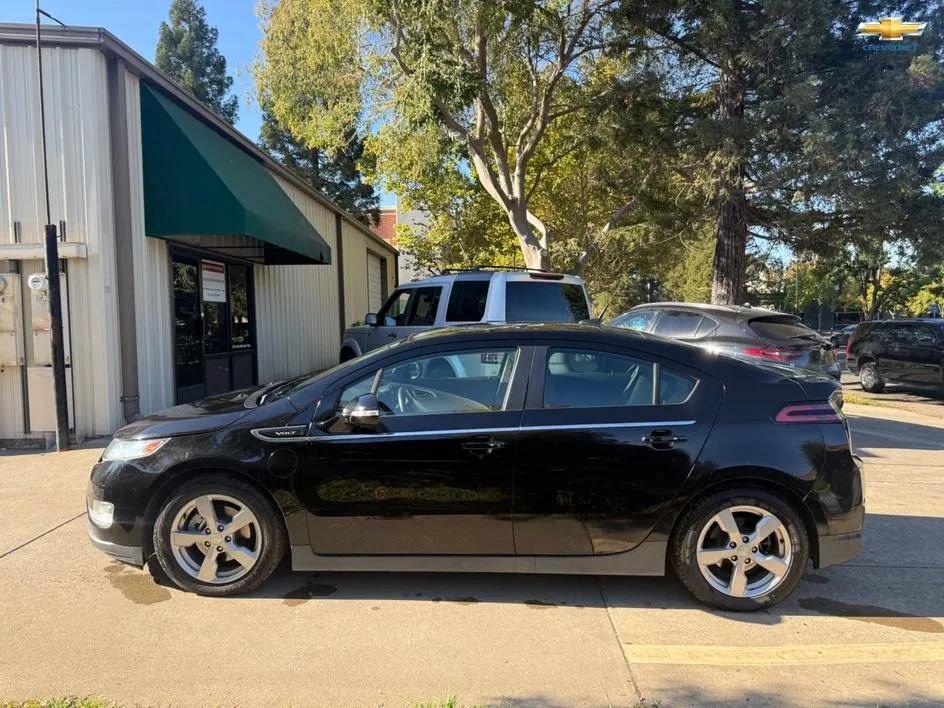 Used 2012 Chevrolet Volt Premium w/ Premium Trim Package FWD image 4