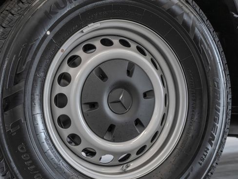 Used 2025 Mercedes-Benz Sprinter 2500 image 32