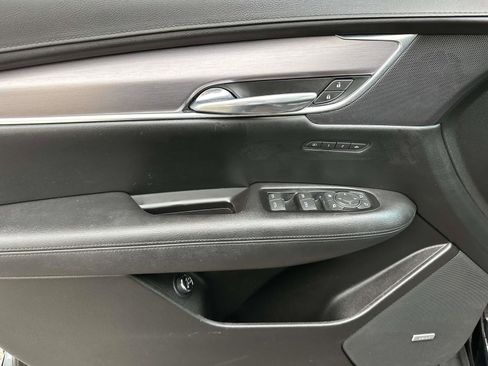 Used 2017 Cadillac XT5 Luxury w/ Driver Awareness Package image 13