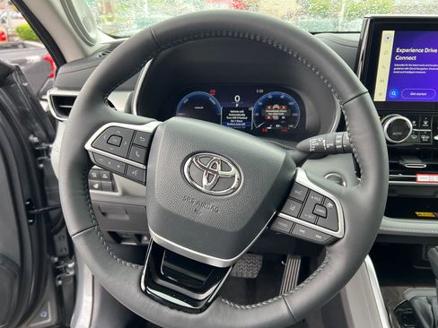 New 2026 Toyota Highlander Platinum image 21