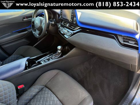Used 2020 Toyota C-HR XLE FWD image 27