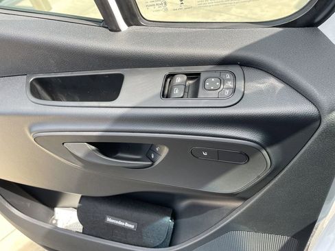 Used 2024 Mercedes-Benz Sprinter 2500 image 15