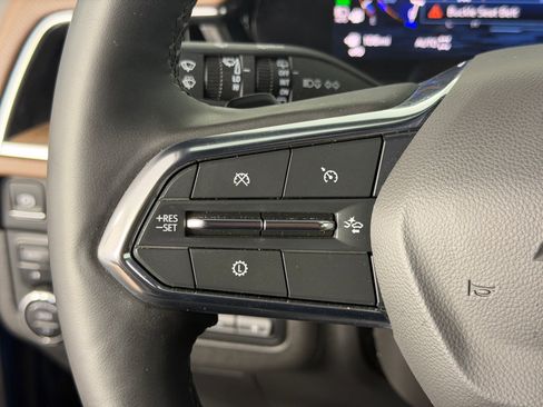 Used 2025 Chevrolet Suburban High Country image 16