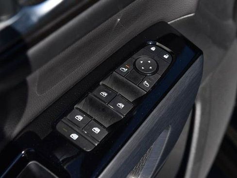 Certified 2025 Nissan Pathfinder SL w/ SL Premium Package image 9