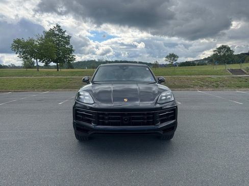 Certified 2025 Porsche Cayenne Coupe AWD/4WD image 10