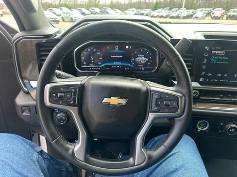 Used 2023 Chevrolet Silverado 1500 LT AWD/4WD image 38