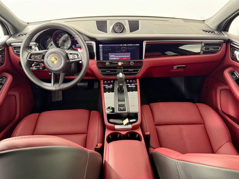 Certified 2026 Porsche Macan AWD/4WD image 18