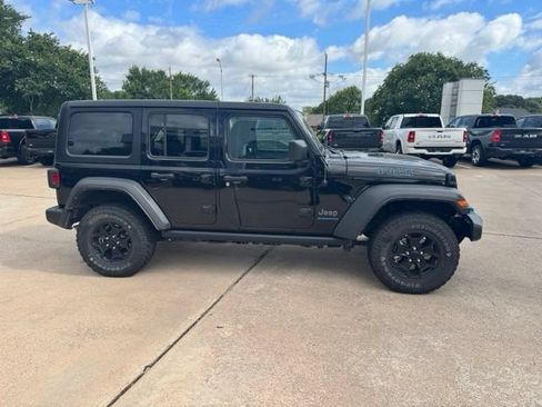 Used 2023 Jeep Wrangler Unlimited w/ Cold Weather Group AWD/4WD image 5