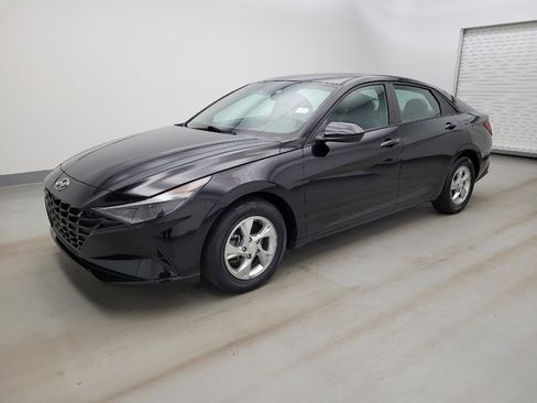 Used 2023 Hyundai Elantra SE w/ Cargo Package image 2