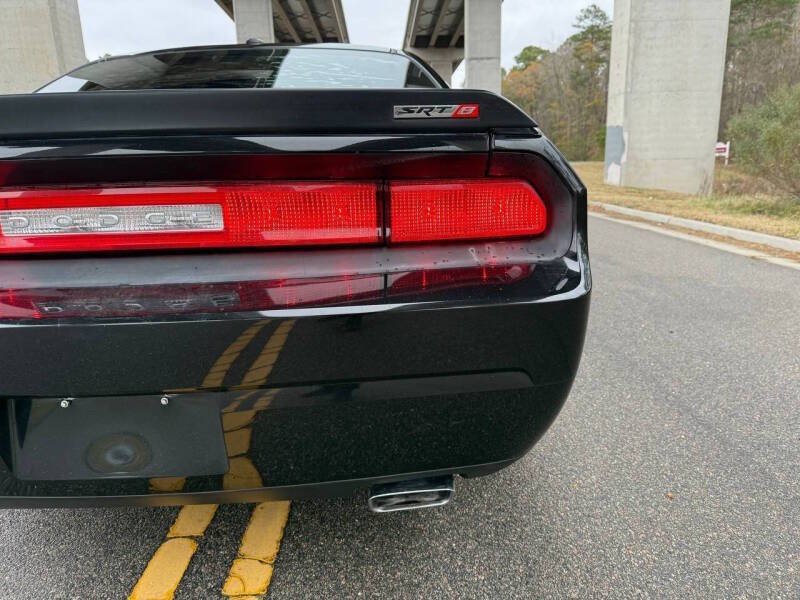 Used 2010 Dodge Challenger SRT8 RWD image 5