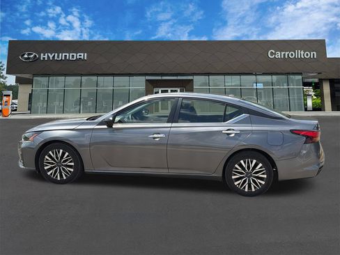 Used 2025 Nissan Altima 2.5 SV FWD image 8