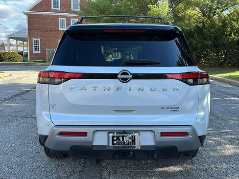 Used 2025 Nissan Pathfinder Platinum image 5