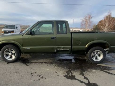 Used 2001 Chevrolet S10 Pickup LS w/ Preferred Equipment Group RWD image 5